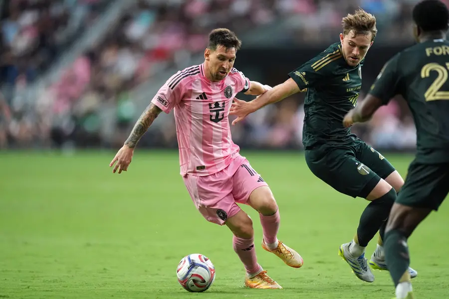 MESSI-DURING-PORTLAND-MATCH