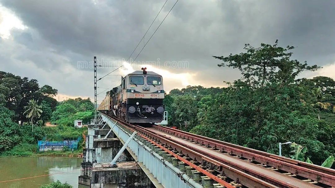 പാലരുവി എക്സ്പ്രസ് | Photo: മാതൃഭൂമി