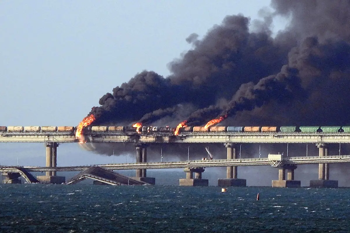Black smoke billows from a fire on the Kerch bridge that links Crimea to Russia.| Photo: AFP