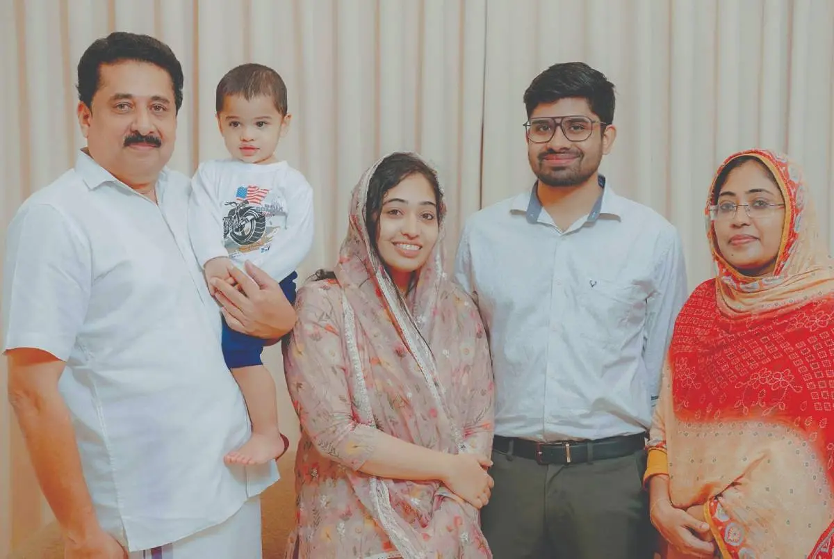 എൻ. ഷംസുദ്ദീൻ കുടുംബത്തോടൊപ്പം