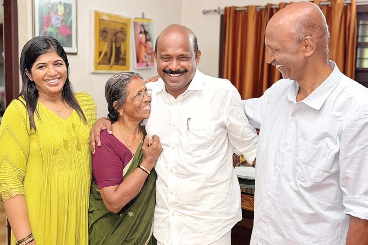 എം. ലിജു കുടുംബത്തിനൊപ്പം