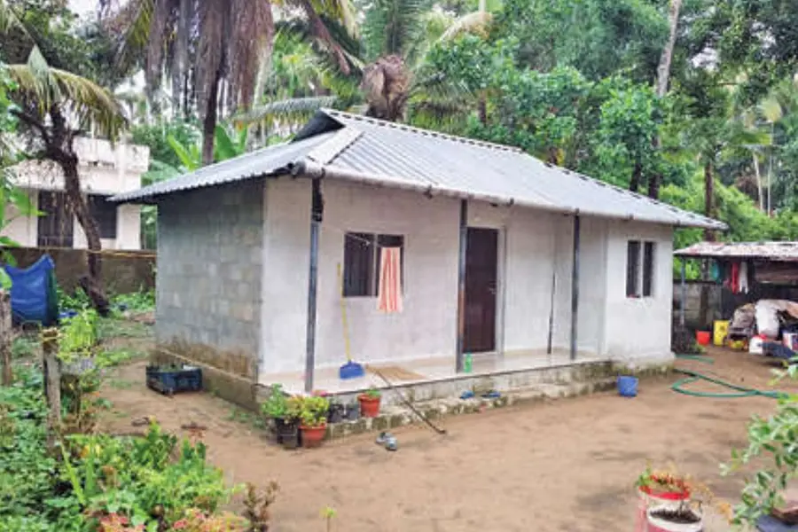 ‘ഉറങ്ങുന്നതിനിടെ കഴുത്തിലിഴഞ്ഞ് അണലി, പിടിച്ചെടുത്ത്‌ നിലത്തിട്ടു’; രക്ഷപ്പെട്ടത് തലനാരിഴയിടയ്ക്ക്