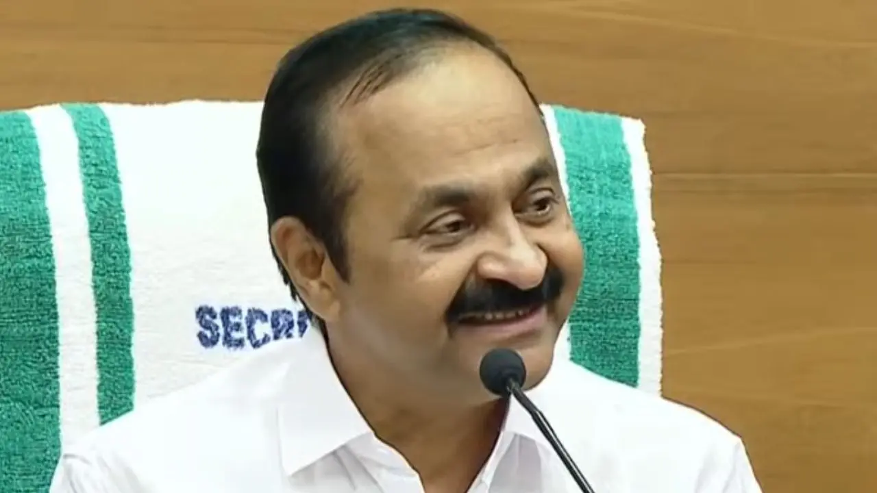 വി.ഡി. സതീശൻ പത്രസമ്മേളനത്തിൽ