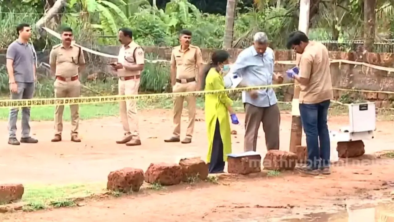 സ്ഥലത്ത് ഫോറൻസിക് ഉദ്യോഗസ്ഥർ പരിശോധന നടത്തുന്നു