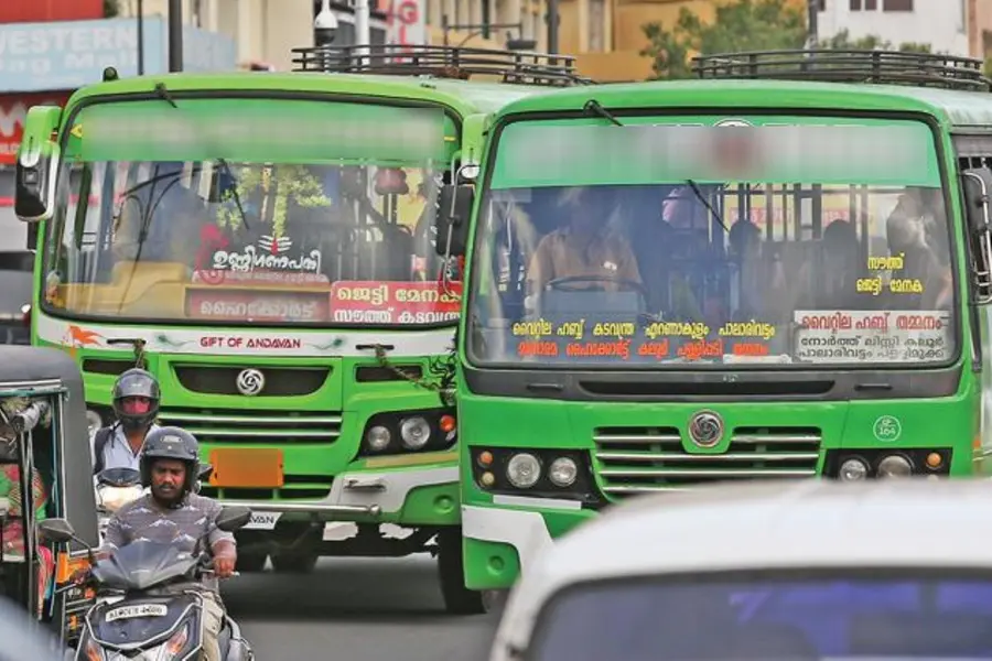 ‘സ്വകാര്യ ബസിൽ കയറാൻ ആളുണ്ടാവില്ല’; പൊതുഗതാഗതത്തെ തകർക്കരുതെന്ന് ബസ് ഉടമകൾ