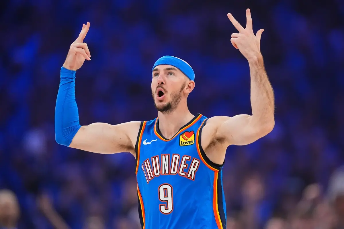 Oklahoma City Thunder guard Alex Caruso celebrates a 3-pointer | Photo: AP