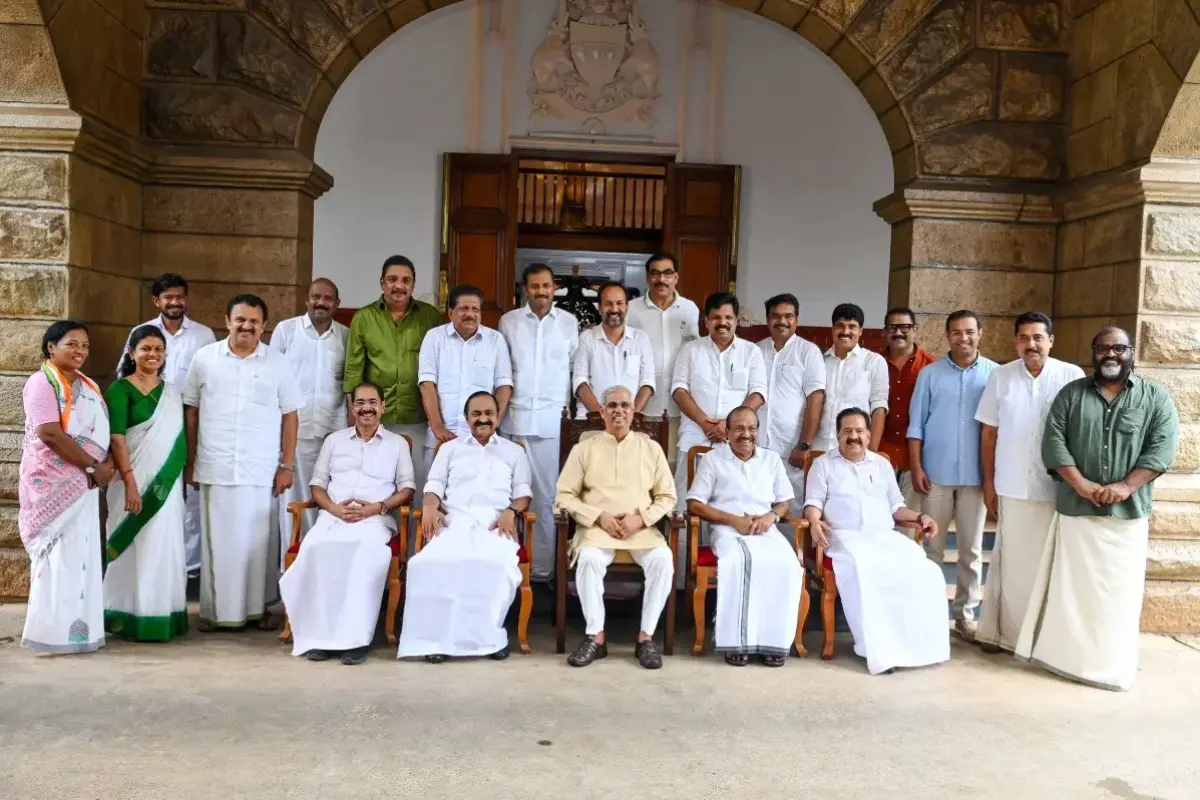 Chief Minister V.D. Satheesan and the cabinet members, after the swearing-in ceremony, arrived at the Lok Bhavan with Governor Rajendra Arlekar.| Photo: Mathrubhumi