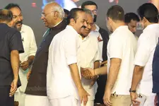മുരളിക്ക് ദേവസ്വമില്ല, ആരോഗ്യം മാത്രം; ഫിഷറീസ് വയോജന വകുപ്പുകളിൽ ആര്? വകുപ്പ് വിഭജനമായില്ല