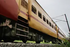 സൂപ്പർഫാസ്റ്റിൽ ആരോ ചങ്ങല വലിച്ചു: ട്രെയിൻ ഗതാഗതം താറുമാറായി, ആലപ്പുഴ മെമു വൈകിയത് 2 മണിക്കൂർ