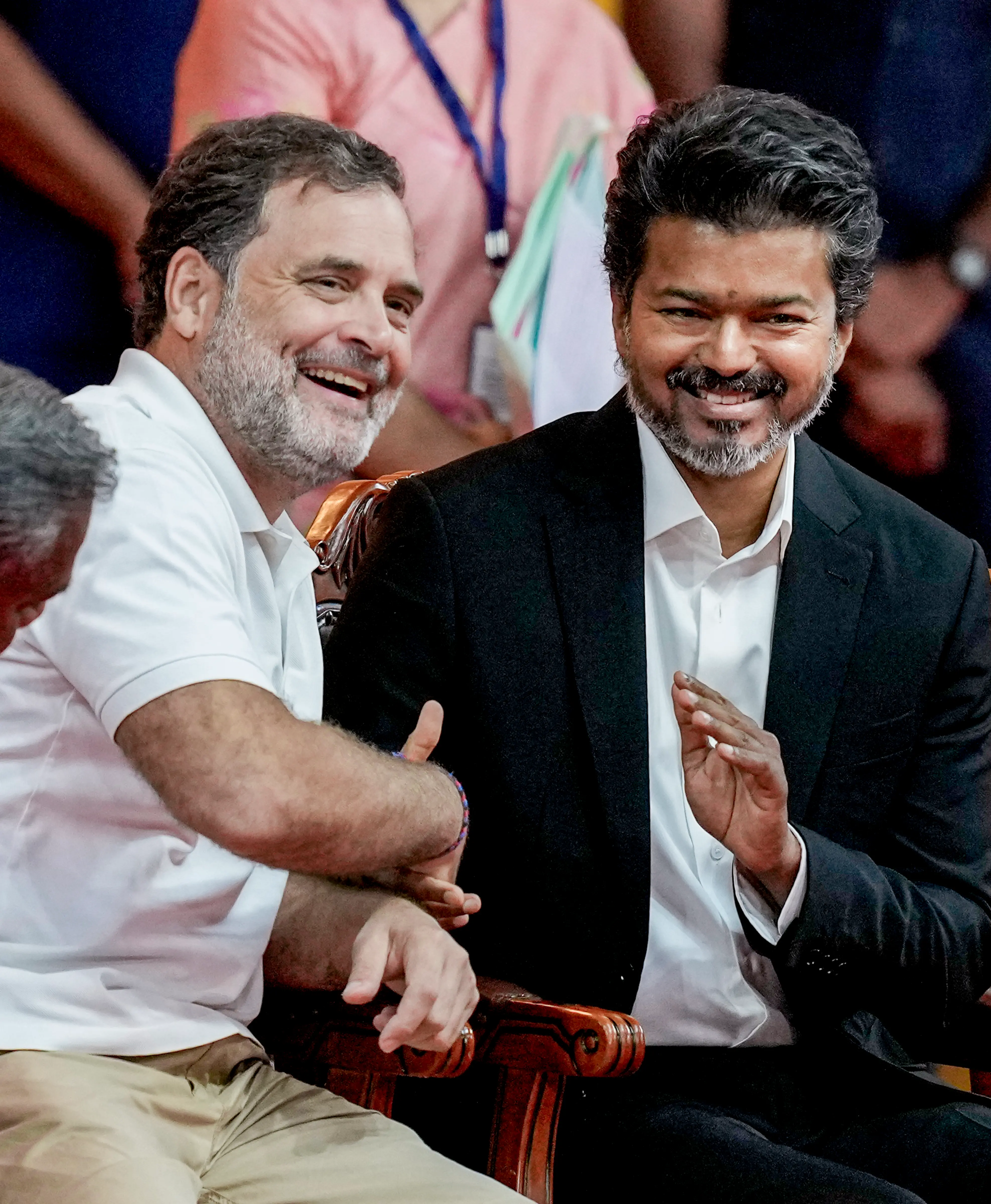 കോണ്ഗ്രസ് നേതാവ് രാഹുല് ഗാന്ധിയും തമിഴ്നാട് മുഖ്യമന്ത്രി വിജയ്യും |ഫോട്ടോ:PTI
