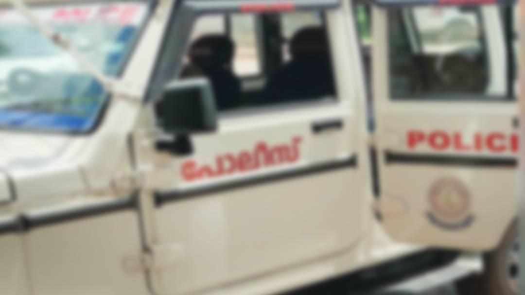 വി. കുഞ്ഞികൃഷ്ണന്റെ പ്രചാരണത്തിൽ പങ്കെടുത്തയാളുടെ വർക്ക്‌ഷോപ്പി ...
