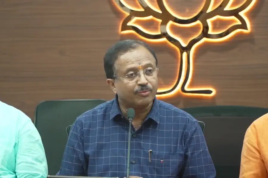 പുതിയ സർക്കാരിന്റെ ശൈലികൾ ആശങ്ക ഉണ്ടാക്കുന്നു, ചെന്നിത്തലയെ മൂന്നാമനാക്കിയത് ഗൗരവതരം- വി.മുരളീധരൻ