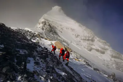 ‘Summit to tragedy’: 2 Indian climbers die descending Mount Everest
