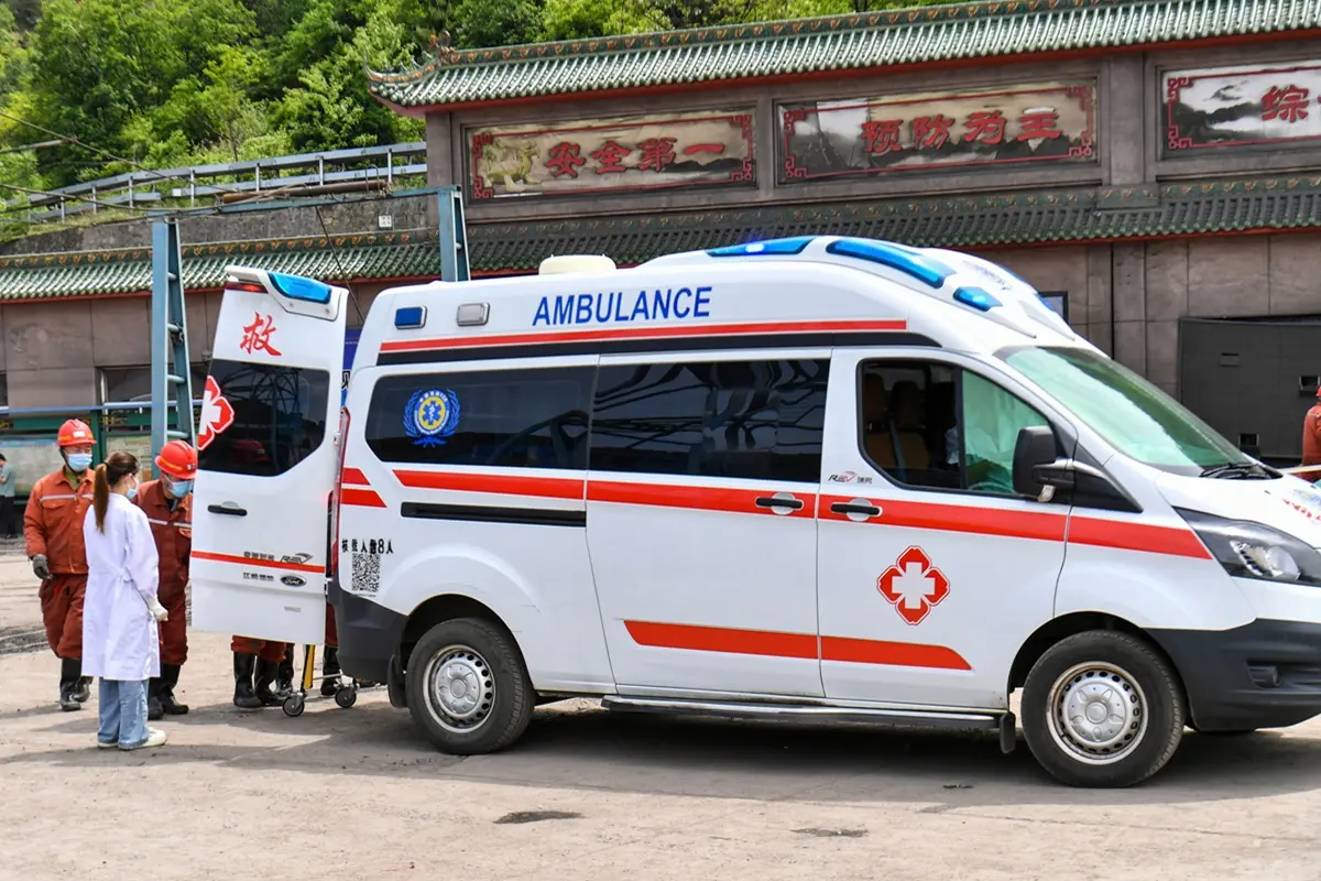 An ambulance outside a coal mine in the aftermath of an explosion at Changzhi city's Liushenyu coal mine in Qinyuan county | Photo: Xinhua via AP