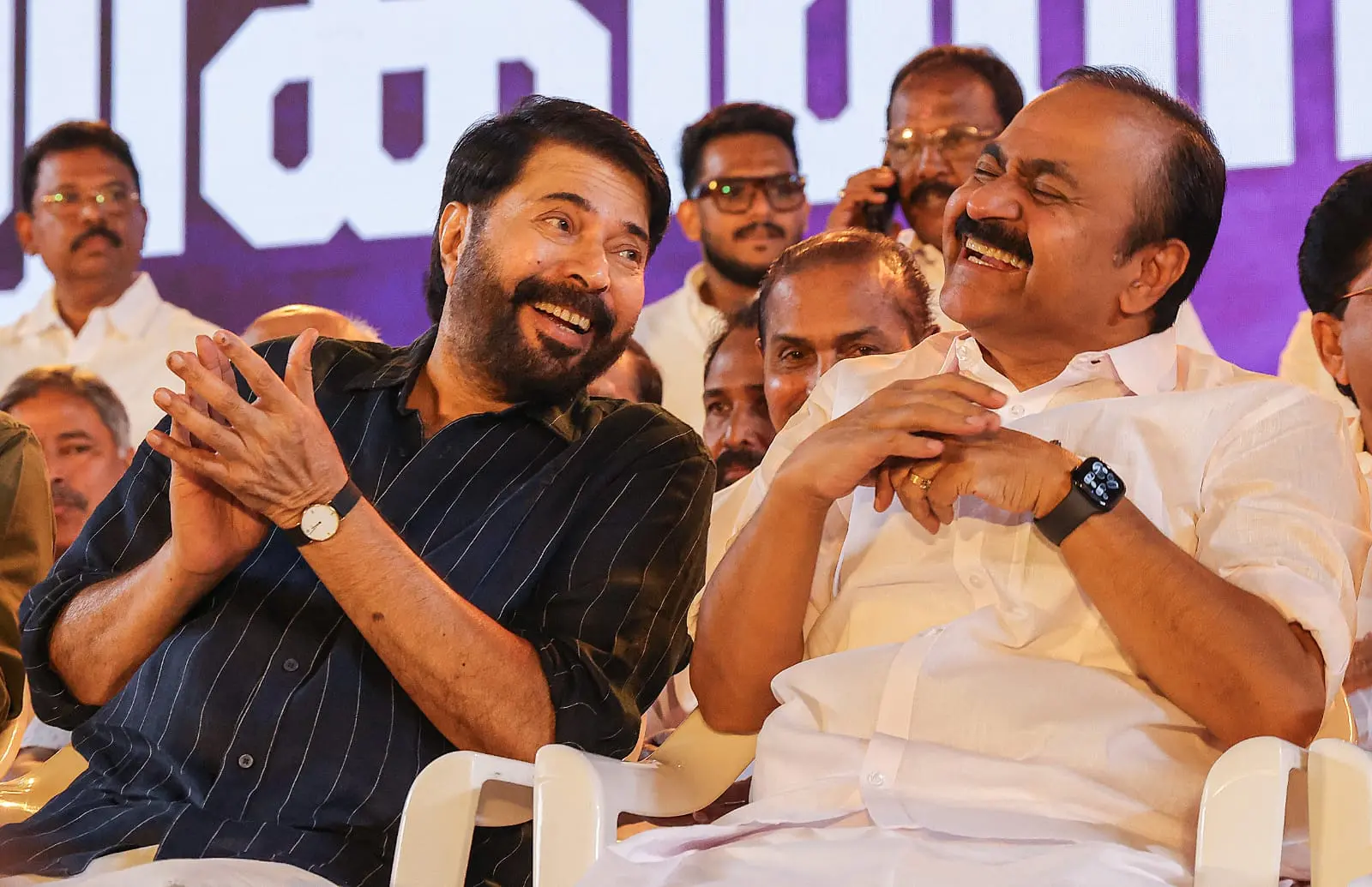 കൊച്ചിയില് നടന്ന സ്വീകരണ പരിപാടിയില് നടന് മമ്മൂട്ടിയും മുഖ്യമന്ത്രി വി.ഡി.സതീശനും