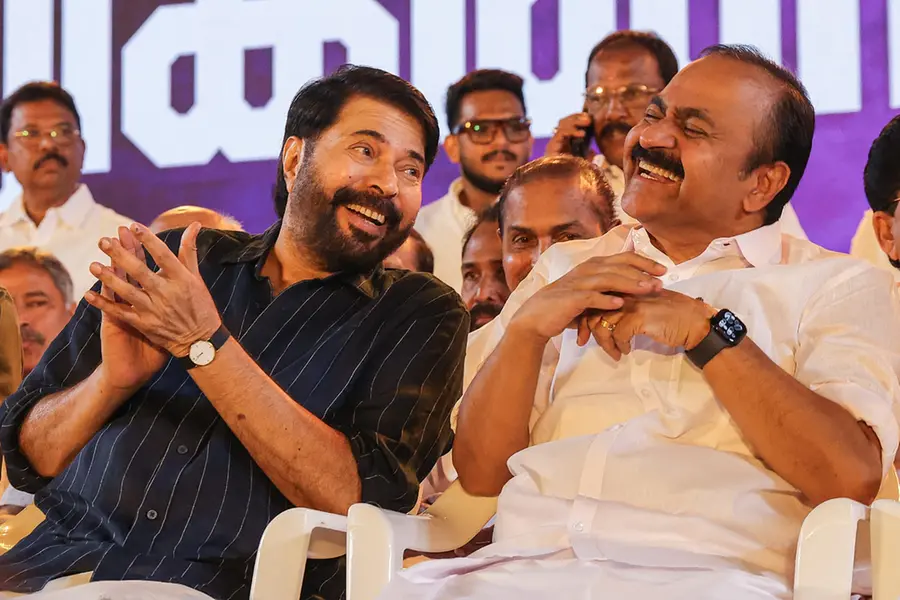 മുഖ്യമന്ത്രി വിഡി സതീശന് കൊച്ചിയിൽ സ്വീകരണം; മമ്മൂട്ടിയുടെ സർപ്രൈസ് എൻട്രി