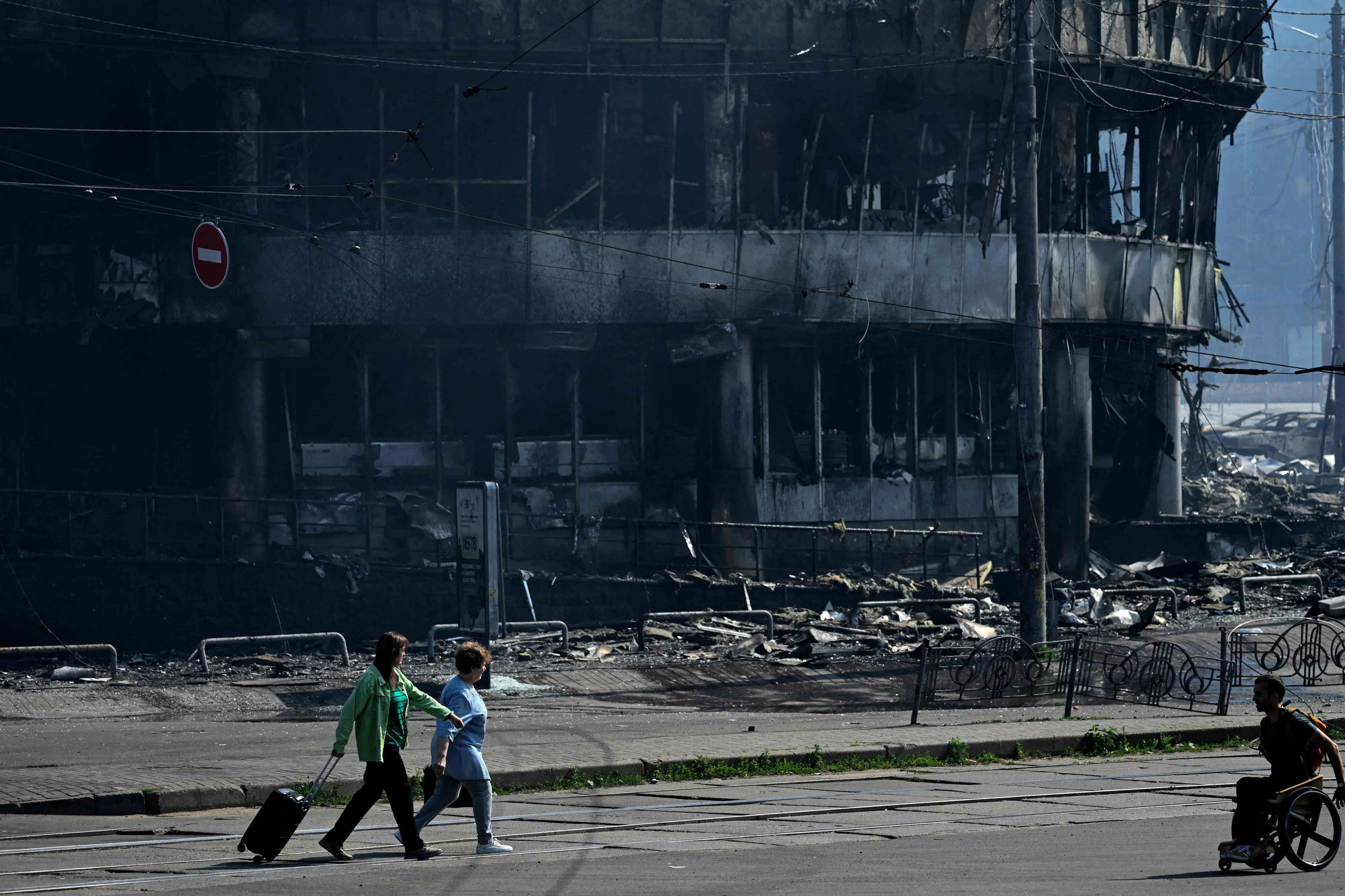 Burned down shopping centre following Russian strikes in Kyiv | Photo: AFP
