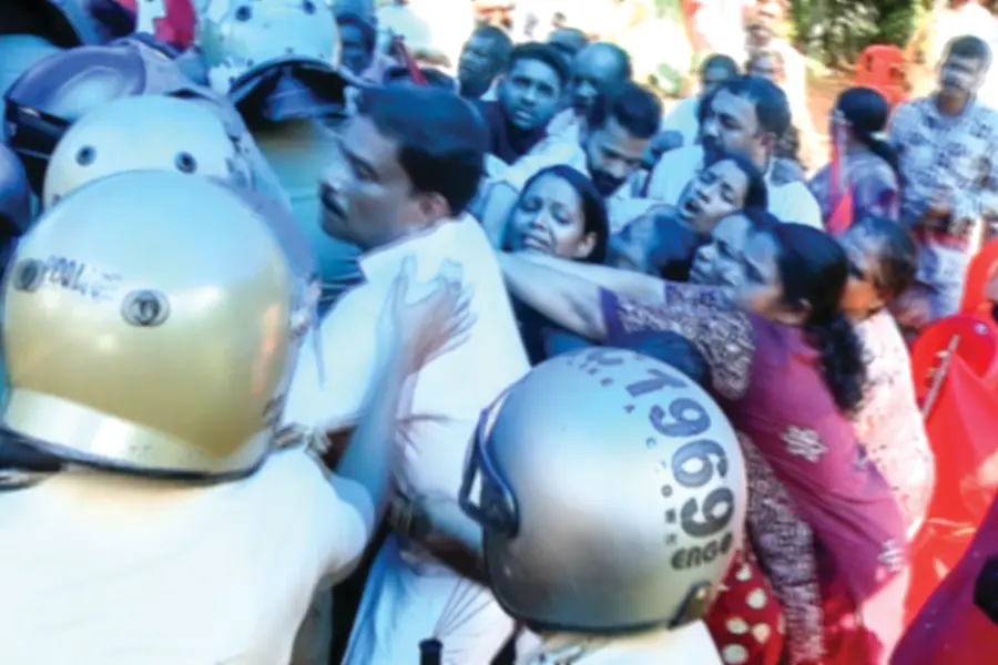 പര്യത്തുകാവിൽ കുടിയൊഴിപ്പിച്ചേ പറ്റൂവെന്ന് ഹൈക്കോടതി; രണ്ടാഴ്ചത്തെ സാവകാശം നൽകി