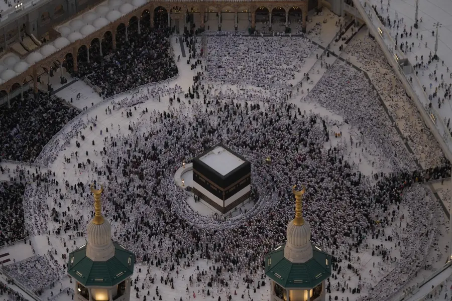 Security strengthened as over 1.5 million pilgrims arrive in Mecca for annual Hajj pilgrimage