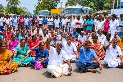 Massive road blockade erupts in Nagapattinam against CPCL expansion project