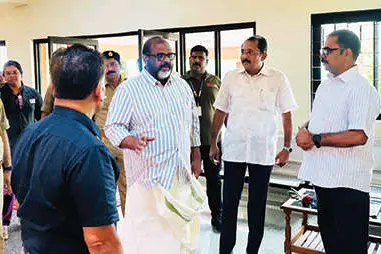 വാഹന രജിസ്ട്രേഷൻ കുറയുന്നു പരിശോധനയ്ക്ക് നിർദേശിച്ച് ഗതാഗതമന്ത്രി