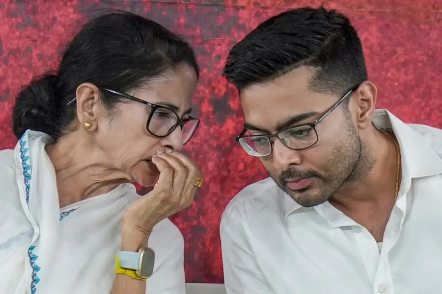 Mamata-Banerjee-Abhishek-Banerjee