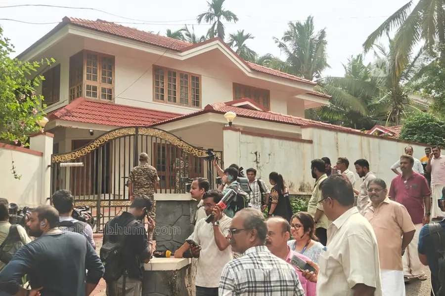 ed raid pinarayi home