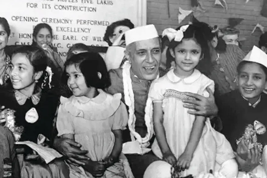 Nehru with kids