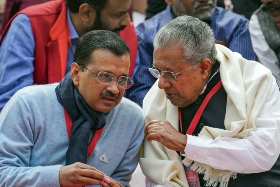 ‘ഇഡി റെയ്ഡിനു പിന്നിൽ ബിജെപി-കോൺഗ്രസ് ബന്ധമെന്ന് സംശയം’; പിണറായിക്ക് പിന്തുണയുമായി കെജ്രിവാൾ