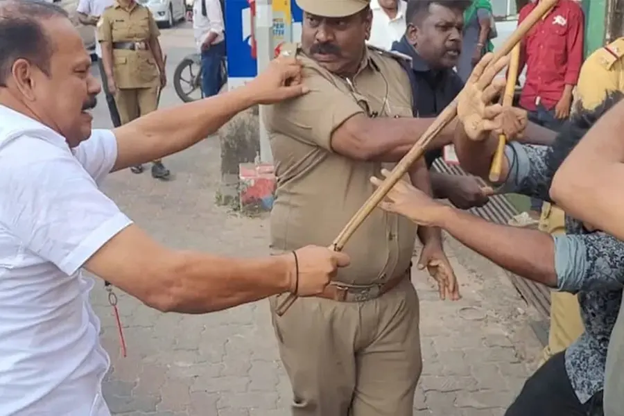 ‘രക്ഷാപ്രവർത്തകർ’ക്ക് കുരുക്ക് മുറുകുന്നു; കൂടുതൽ വകുപ്പുകൾ ചുമത്തിയേക്കും, ഉടൻ ചോദ്യം ചെയ്യാൻ SIT