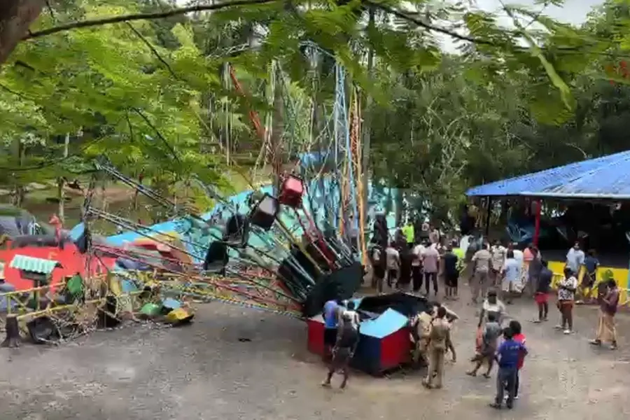 തിരുവനന്തപുരത്ത് അമ്യൂസ്മെന്റ് പാർക്കിൽ റൈഡ് തകർന്നുവീണ് അപകടം: 5 പേർക്ക് ഗുരുതര പരിക്ക്
