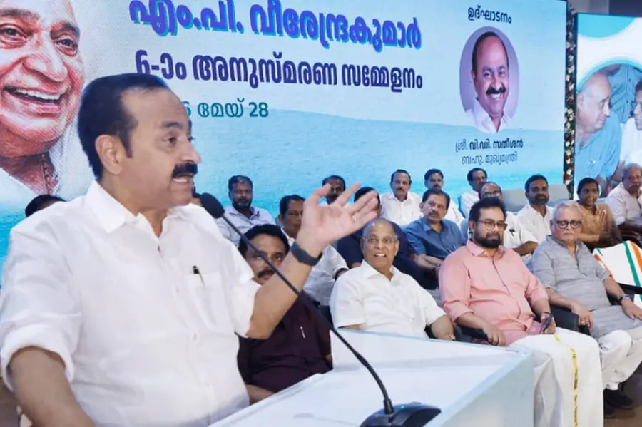 എം.പി.വീരേന്ദ്രകുമാർ അറിവിന്റെയും പരിസ്ഥിതി രാഷ്ട്രീയത്തിന്റെയും മങ്ങാത്ത പ്രകാശഗോപുരം- മുഖ്യമന്ത്രി