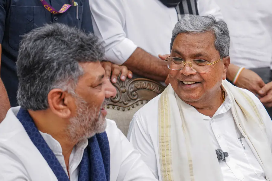 രാജിക്ക് തൊട്ടുമുമ്പ് ജാതി സെൻസസ് കാർഡിറക്കി സിദ്ധരാമയ്യ; രാഹുലിനും ഡി.കെയ്ക്കും പരീക്ഷണം