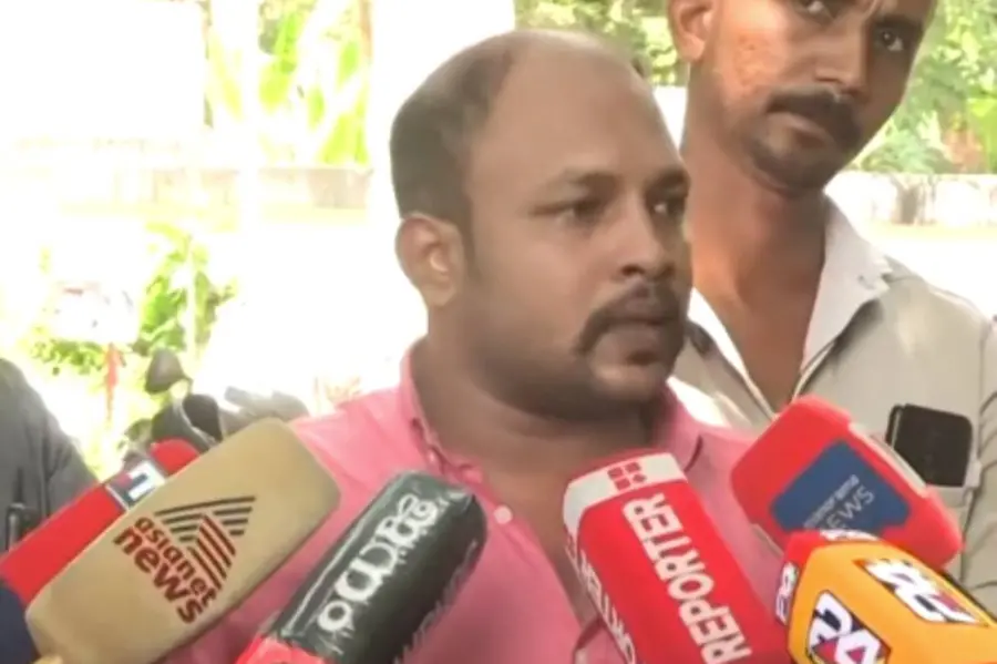 ശസ്ത്രക്രിയയ്ക്കിടെ രോഗിയുടെ കാലിലെ ഞരമ്പ് മുറിഞ്ഞു; മഞ്ചേരി മെഡി. കോളേജിനെതിരേ ചികിത്സാപിഴവ് ആരോപണം