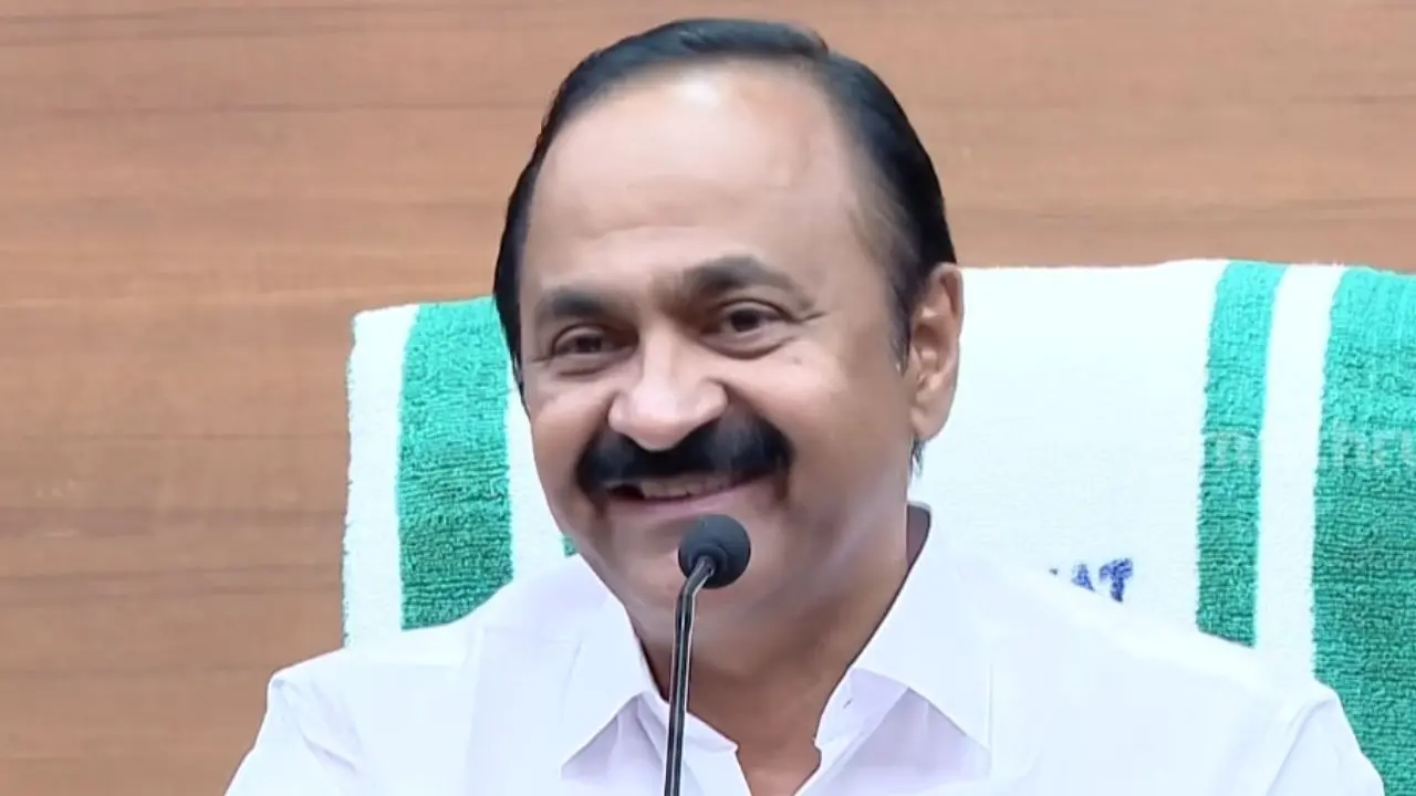 വി.ഡി. സതീശൻ വാർത്താസമ്മേളനത്തിൽ