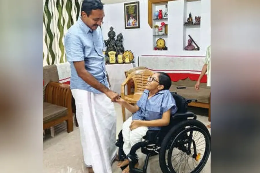 സങ്കടം കേട്ട് മുഖ്യമന്ത്രിയും വിദ്യാഭ്യാസ മന്ത്രിയും; മീനാക്ഷിക്ക് ഇഷ്ടവിഷയം പഠിക്കാം