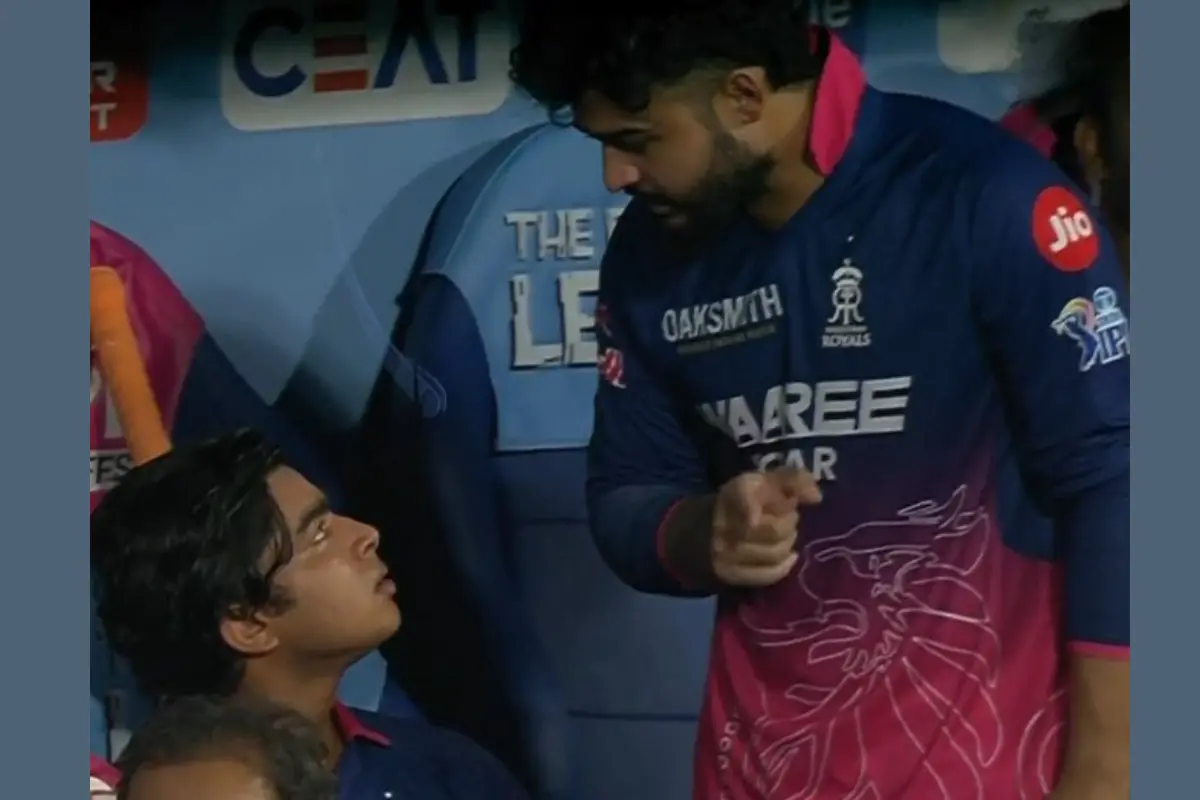 Riyan Parag speaking to Vaibhav Sooryavanshi