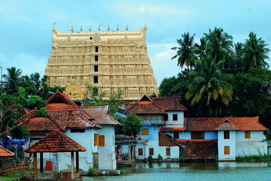 വൈരനാമവും സ്വർണവിളക്കും സുരക്ഷിതം, റിപ്പോർട്ട് തെറ്റ്; പോലീസിനെതിരേ നടപടി വേണമെന്ന് ഭരണസമിതി