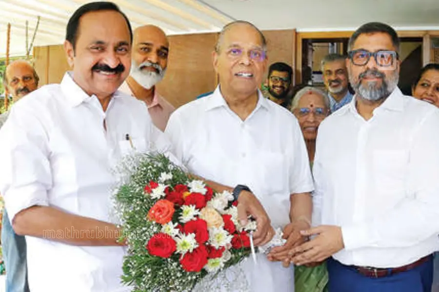 മുഖ്യമന്ത്രി വി.ഡി. സതീശൻ പി.വി. ചന്ദ്രന്റെ വസതിയിലെത്തി