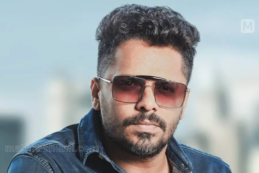 25 ലക്ഷം സജിത്തിന് കൈമാറി, ഉത്തരവാദിത്തം ഏറ്റെടുക്കുന്നു; കുടിശ്ശിക നേരിട്ട് കൈമാറും- ആഷിഖ് അബു