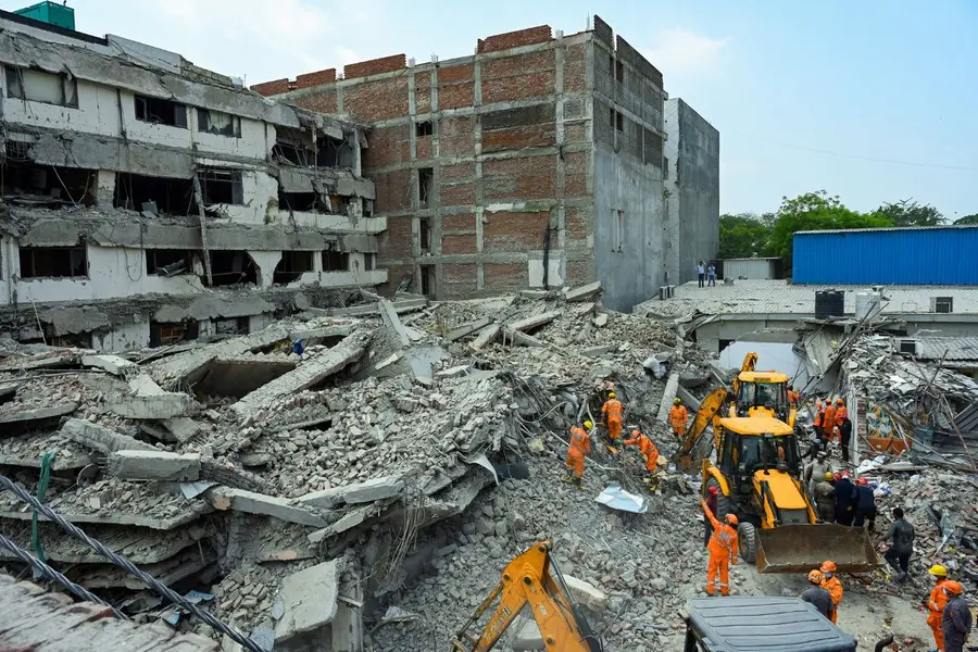 Delhi building collapse: Death toll rises to 4, FIR registered ...