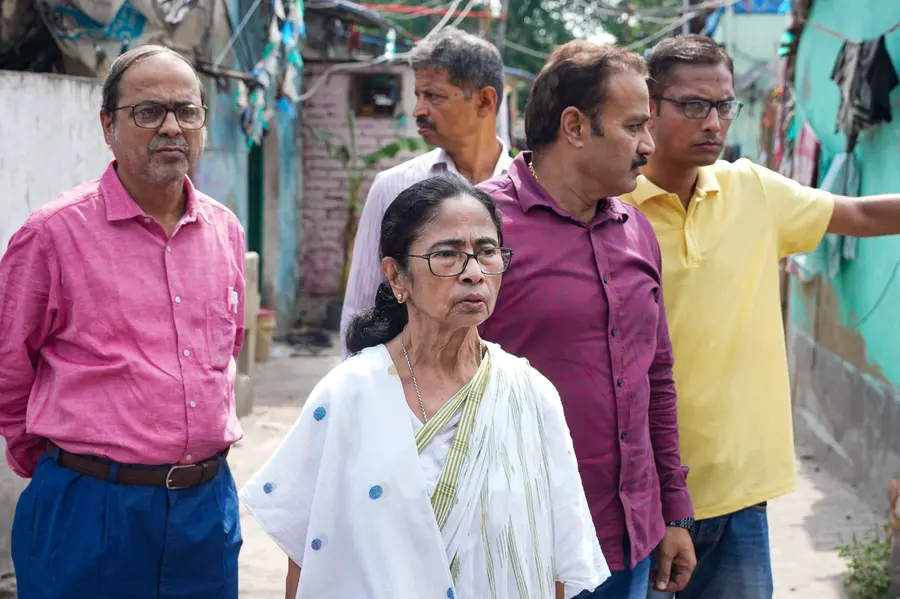 തൃണമൂൽ നേതാക്കൾക്കെതിരെ ആക്രമണം: മമത വിളിച്ച യോഗത്തിൽ പങ്കെടുക്കാതെ 60 എംഎൽഎമാർ; യോഗം റദ്ദാക്കി