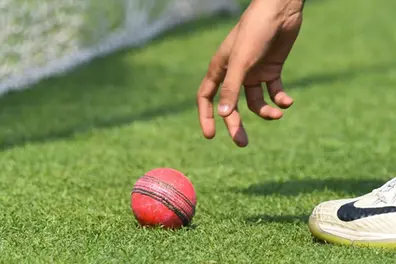 ICC to allow use of pink balls on trial basis during Test matches in case bad light affects play