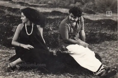Sumalatha and Mohanlal in Thoovanathumbikal