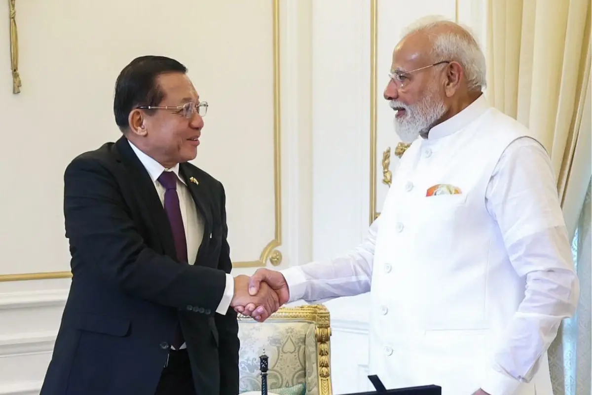 Prime Minister Narendra Modi and the President of Myanmar, U Min Aung Hlaing, exchange a handshake as he signs the visitor's diary at Hyderabad House, in Dehradun | Photo: ANI