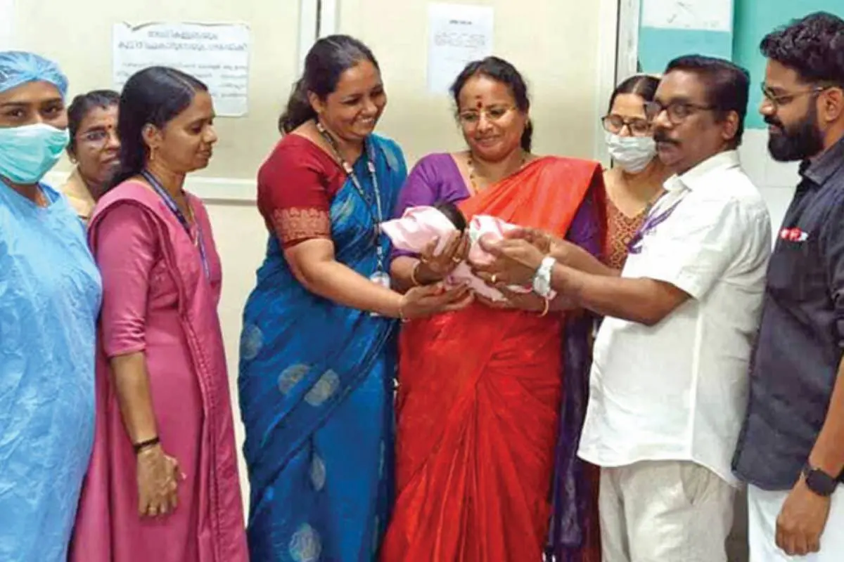വണ്ടാനം മെഡിക്കൽ കോളേജിൽനിന്ന് സി.ഡബ്ല്യു.സി. അധികൃതർ കുഞ്ഞിനെ ഏറ്റെടുത്തപ്പോൾ