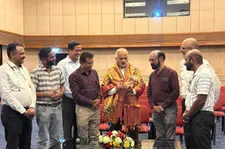 ഇന്ത്യൻ സ്ഥാനപതി ജി.വി ശ്രീനിവാസിന് മസ്‌കറ്റ് പഞ്ചവാദ്യസംഘം സ്‌നേഹാദരവ് നൽകി