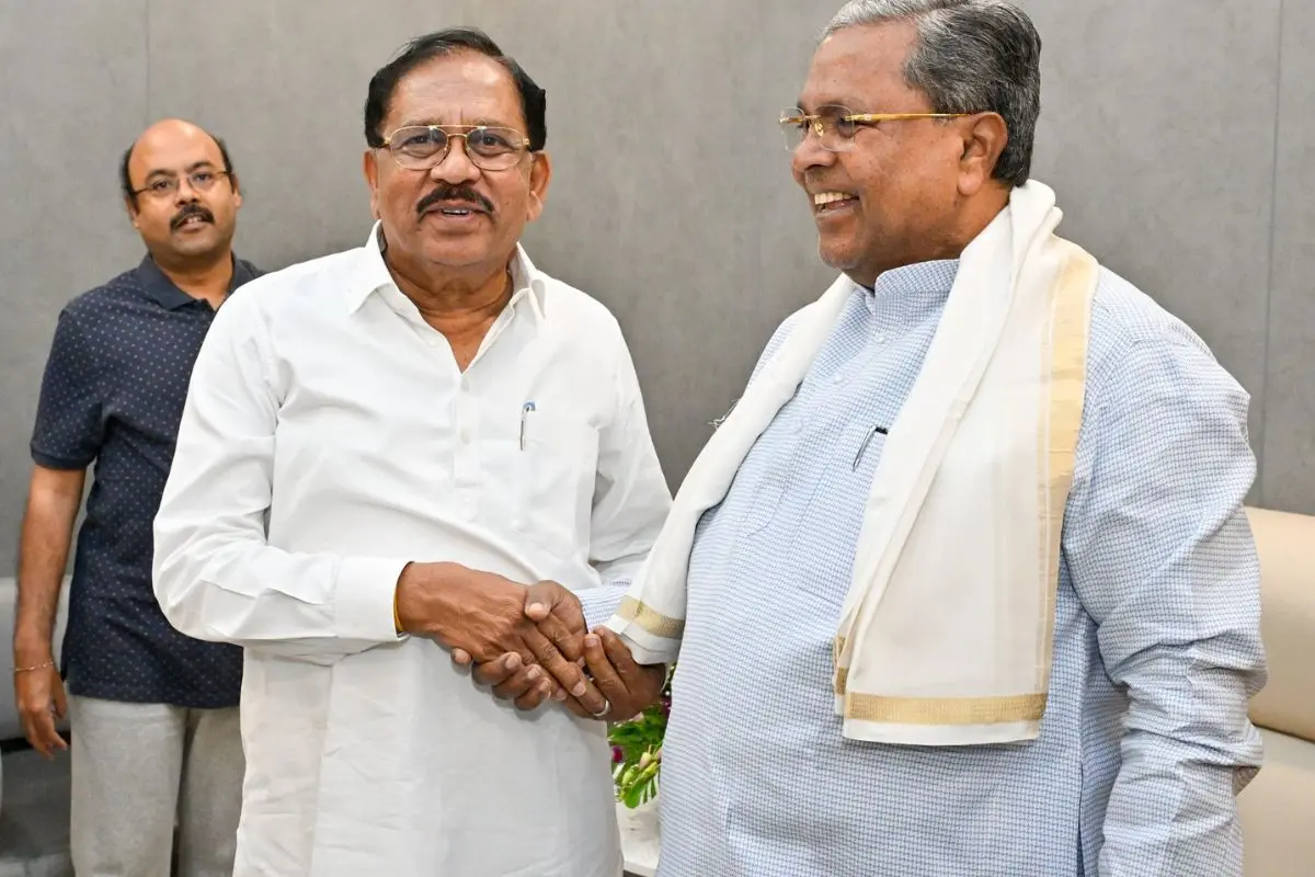 Siddaramaiah (R) shares a moment with G Parameshwara during consultations on Karnataka's new government formation, with the latter emerging as the frontrunner for the deputy chief minister's post.