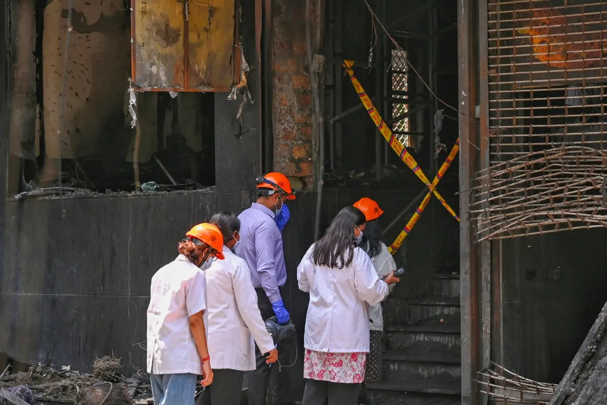 Forensic officials reach the site after a fire broke out at a bed-and-breakfast in a five-storey building in south Delhi's Malviya Nagar area.| Photo: PTI