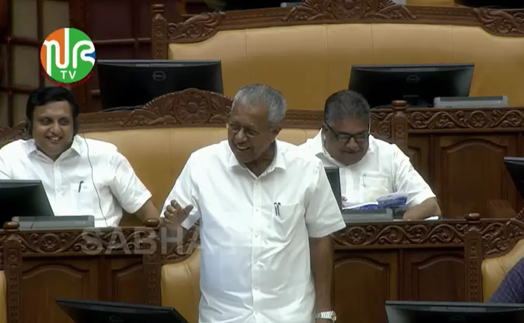 പ്രതിപക്ഷ നേതാവ് പിണറായി വിജയന് നിയമസഭയില് സംസാരിക്കുന്നു